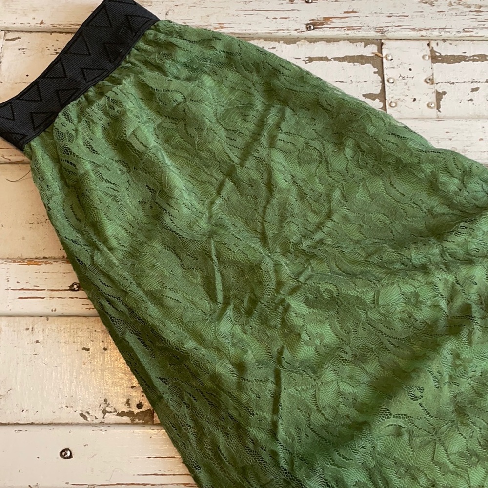 Gorgeous Green Lacey LuLaRoe skirt